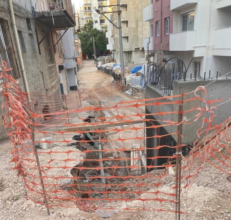 Adana’da Şok Eden Olay: Yol İnşaat İçin Kapatıldı, Vatandaşlar Mağdur!