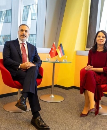 17437122801859807918