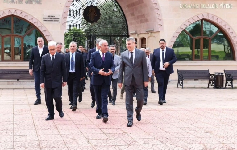 Mersin Valisi ve Protokol Üyelerinden Cemevi’ne Anlamlı Ziyaret