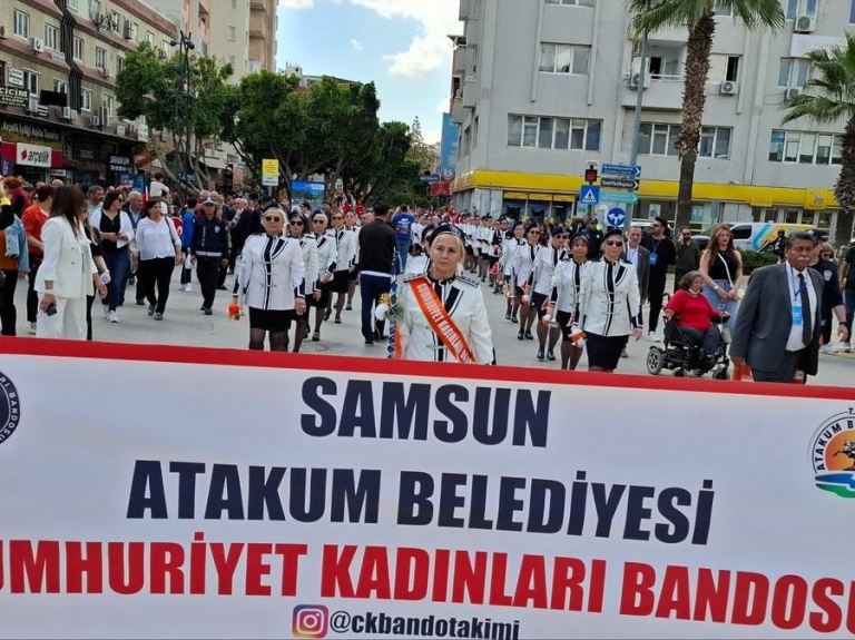 Cumhuriyet Kadınları Bandosu Tarsus’ta Coşkuyla Ağırlanmıştı