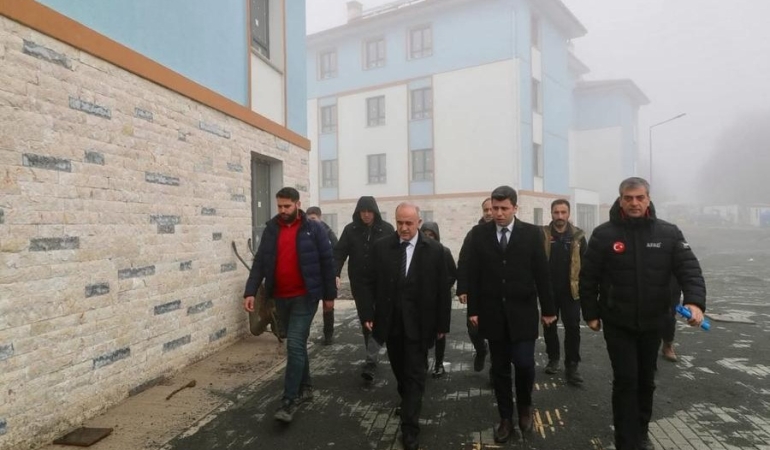 17443140861520037427