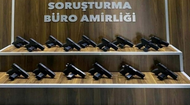 İzmir’de Silah Ticareti Operasyonu: 15 Tabanca Ele Geçirildi