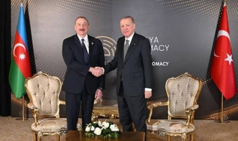 Diplomasi Forumunda Bayrak Krizi mi? Tepkiler Sert, Mesajlar Net