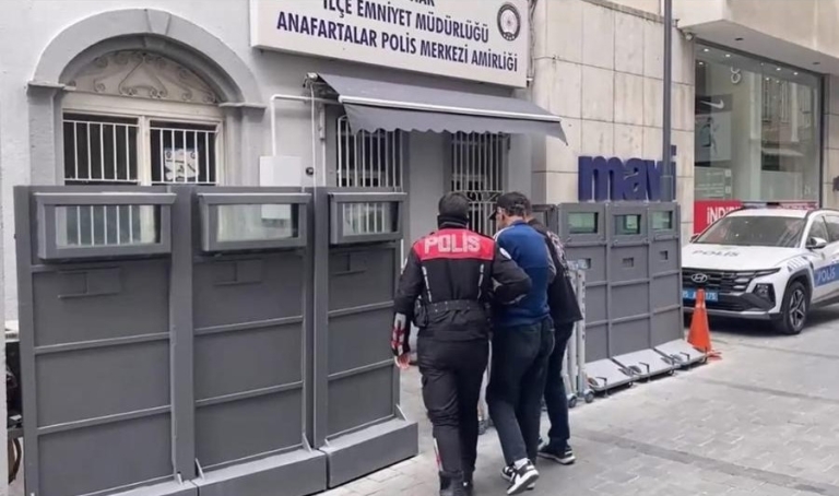 İzmir’de Eş Zamanlı Şafak Baskını: 143 Firari Şüpheli Gözaltına Alındı