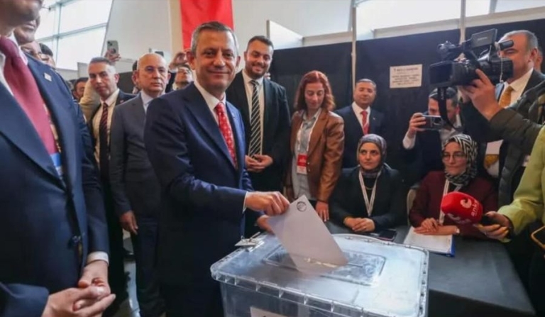 CHP’de Kurultay Sonrası Dengeler Değişti: Özgür Özel’in Hâkimiyeti Pekişti