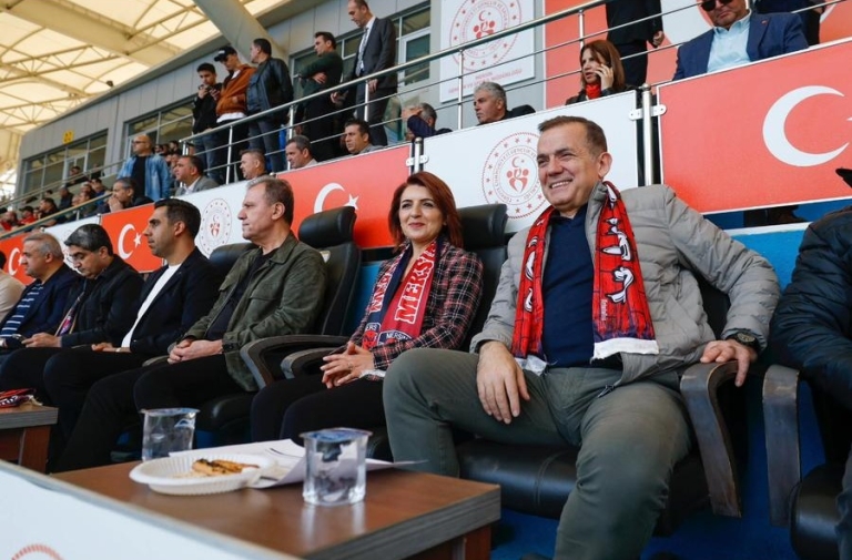 Mersin İdman Yurdu’ndan Hayati Galibiyet: Derincespor’u 2-0 Mağlup Etti!