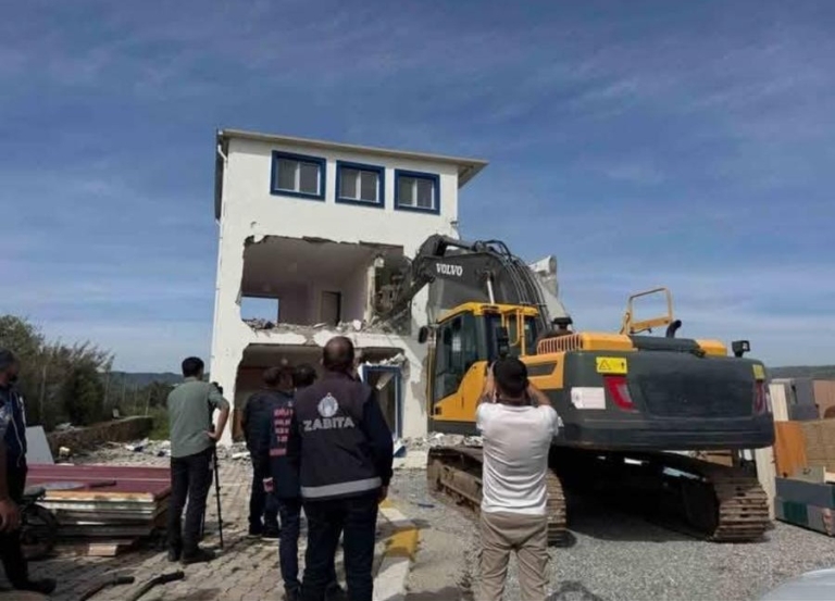 Bodrum’da Kaçak Villa Yıkıldı: Hazine Arazisine Yapılan Yapı İzin Verilmedi