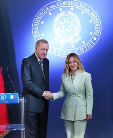 17459658231240707196