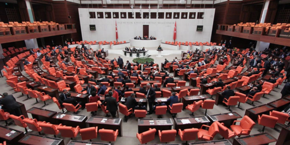 AK Parti’den Trafikte Şiddete Karşı Caydırıcı Kanun Teklifi TBMM’de