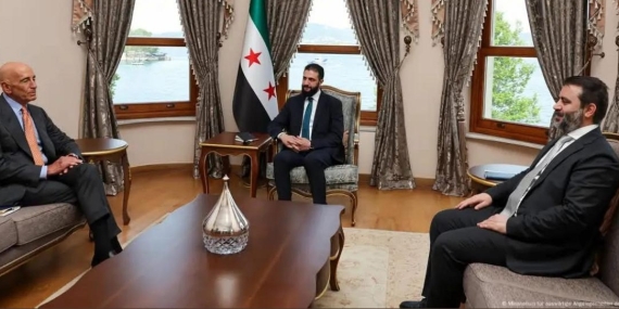 Diplomaside Güç Dili: Bir Fotoğraf Her Şeyi Anlattı