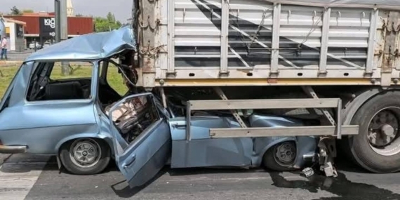 Aksaray’da Dehşet Anları: TIR’ın Altına Giren Otomobilde Sürücü Ağır Yaralı!