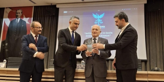 Yılın Hukukçusu Ödülü Yekta Güngör Özden’in Oldu