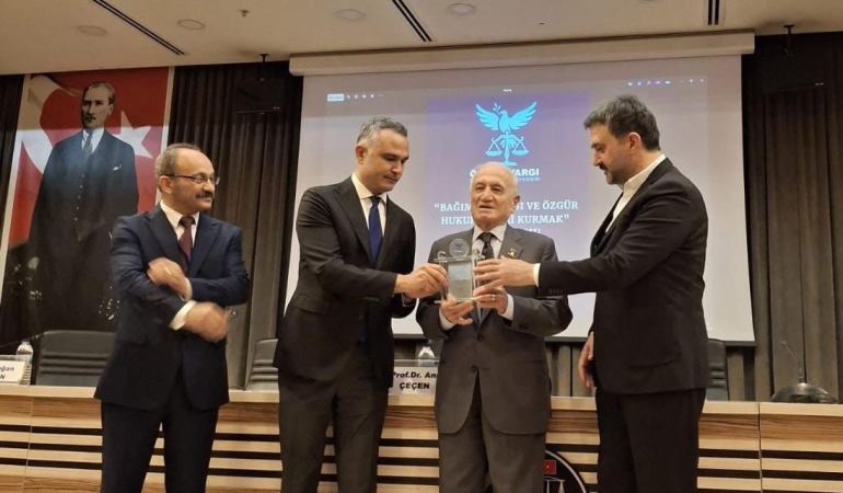 17483941611022392161