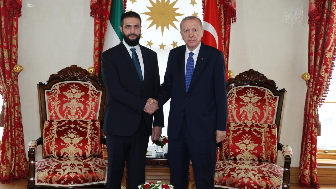 Cumhurbaşkanı Erdoğan, Suriye Cumhurbaşkanı Şara’yı Dolmabahçe Çalışma Ofisi’nde Karşıladı
