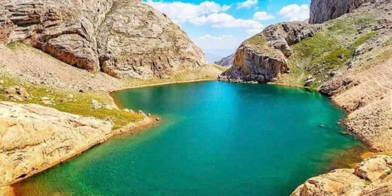 Bolkarların Zirvesinde Saklı Cennet: Çinili Göl Doğaseverleri Bekliyor