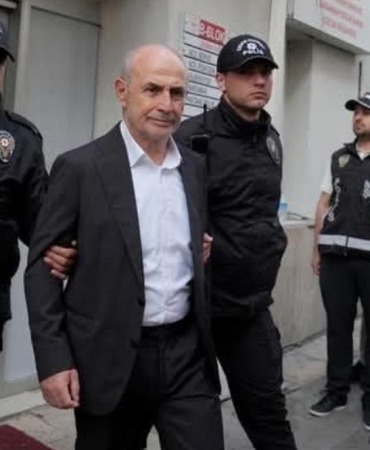 17492575831353042227