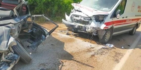 Adana’da Ambulansla Otomobil Çarpıştı: 1 Kişi Hayatını Kaybetti