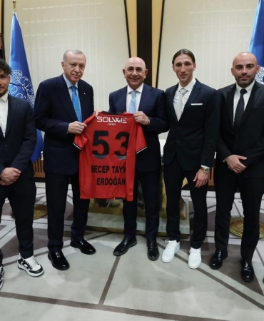 17503880561937634600