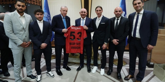 Süper Lig Yolunda Başarıyı Külliye’de Kutladılar: Erdoğan’dan Genç Futbolculara Övgü