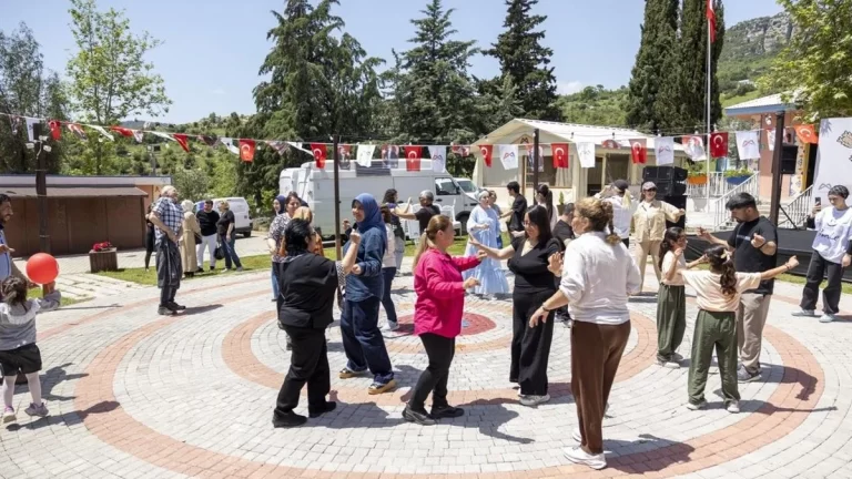 Mersin Büyükşehir Belediyesi, Dünya Çölyak Farkındalık Günü’nde çölyaklı bireyler için etkinlik düzenledi