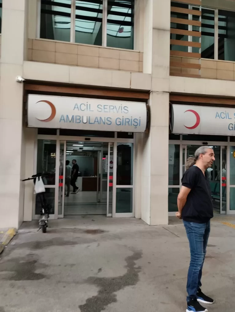 ACİLDE CANIN YANIYORSA, SESİNİ DUYURMAK İÇİN BAĞIRMAK MI GEREKİYOR?